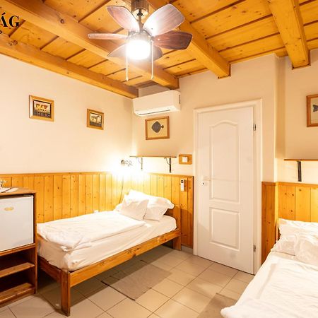 Vadvirag Vendeglo Es Fogado Bed & Breakfast Tatabánya Екстериор снимка